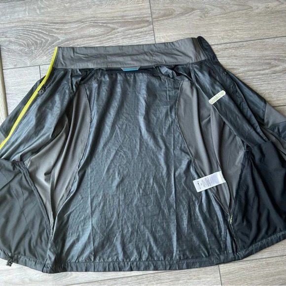 Columbia  Lightweight Stretchy Windbreaker Jacket - Picture 9 of 13